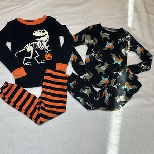 EUC Carters Halloween theme pajamas sets size 3t